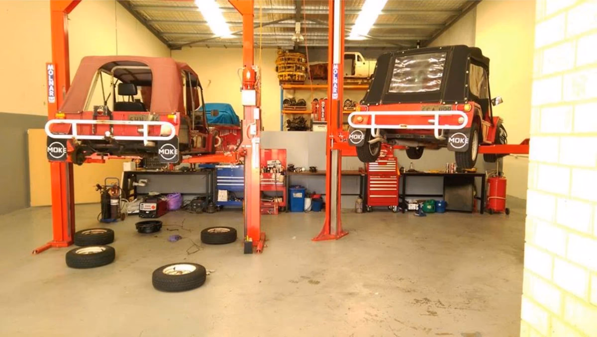 What services does Jandakot accident repair centre offer?