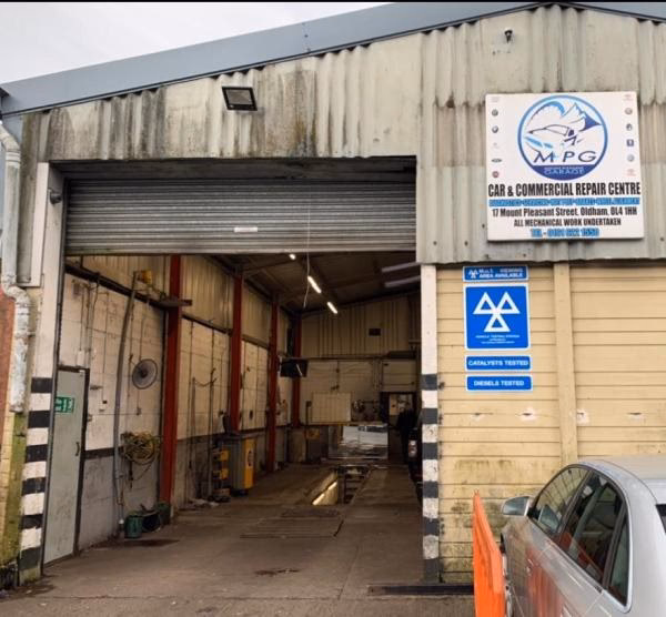 Where can I find a reliable car garage in Oldham?