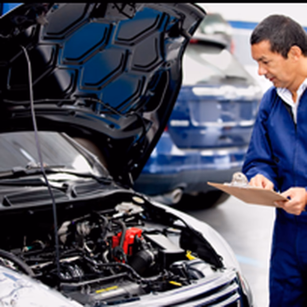 What are the opening hours of Stirling Autocentre?