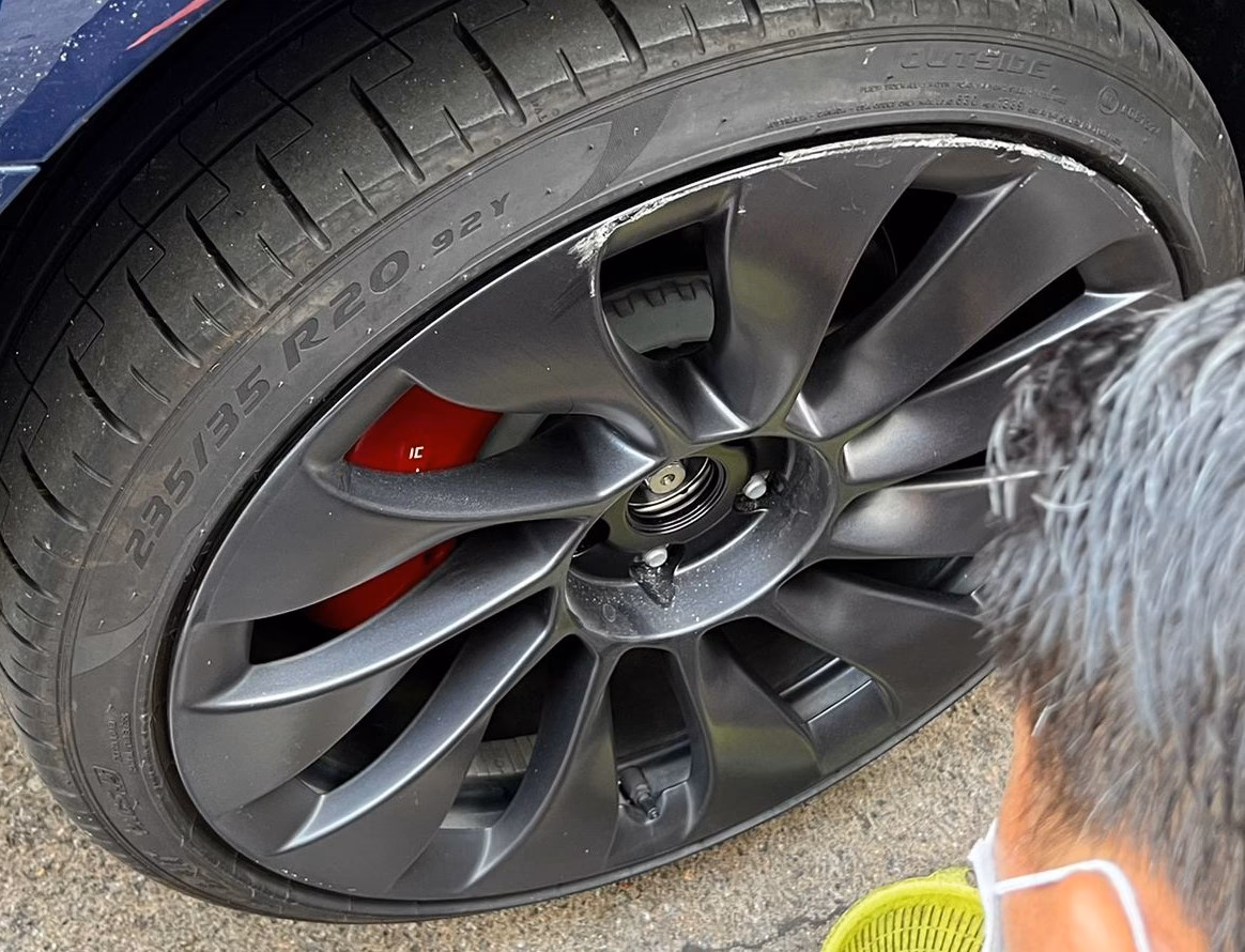 Where can I get a professional rim repair in Singapore?