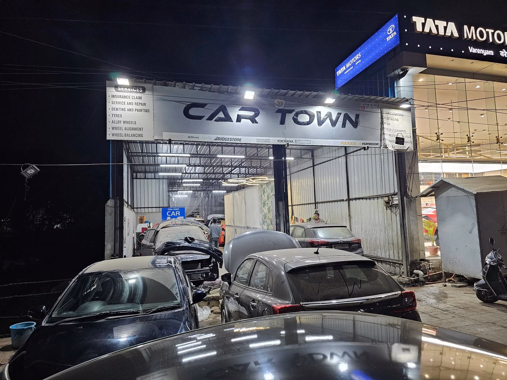 What services does highway taxi offer in Bhopal?