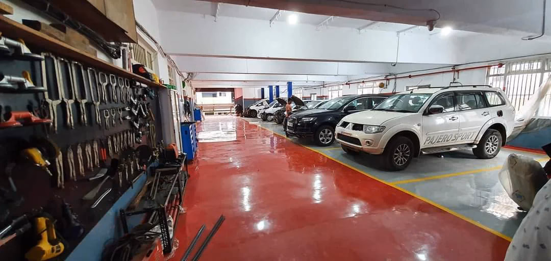 Are there any good service centers in Delhi?