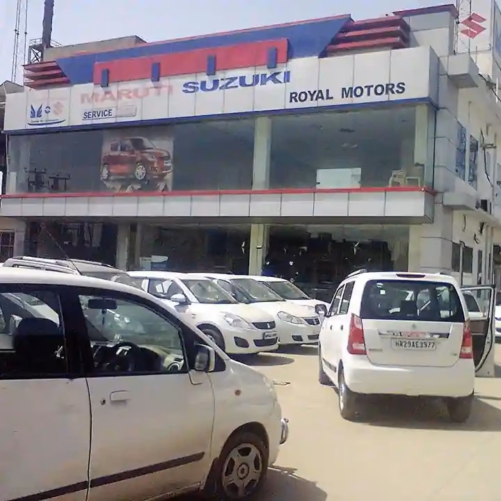 How many car service centers are there in Faridabad?