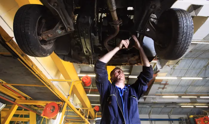 Do dealerships cost more than independent garages?