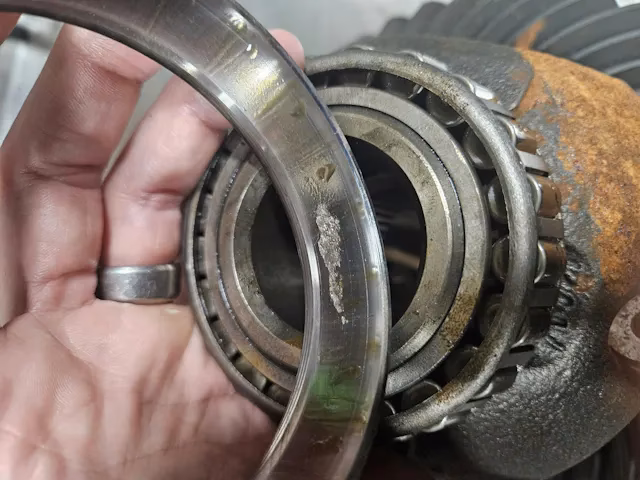 Can a bad wheel bearing cause vibrations?
