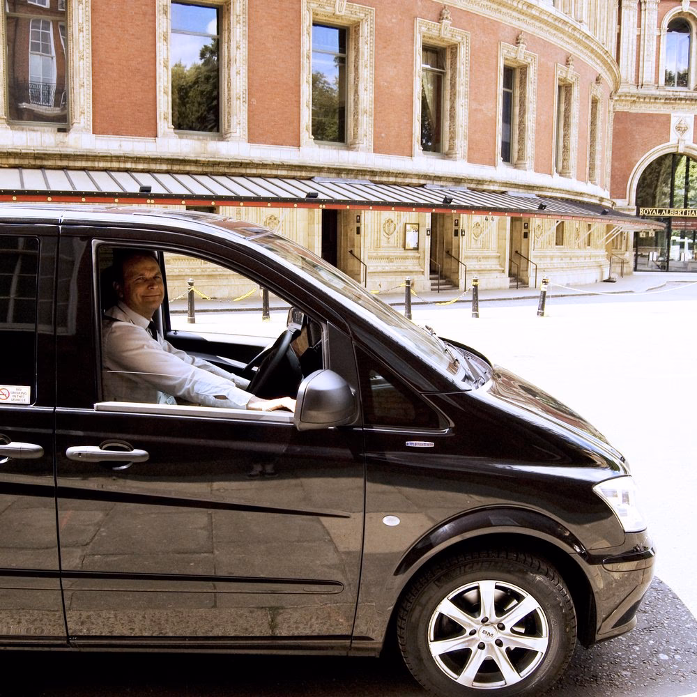 Where can I contact Gerrards Cross Auto Services Ltd?