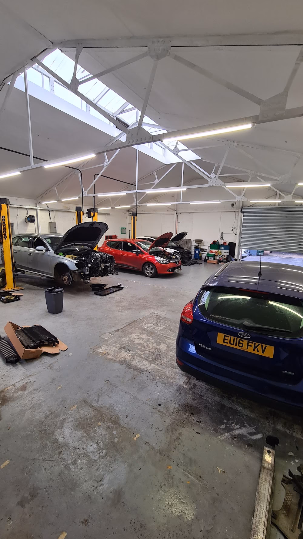 Where can I contact Gerrards Cross Auto Services Ltd?