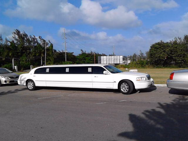 How do I make a limo reservation in Jamaica?