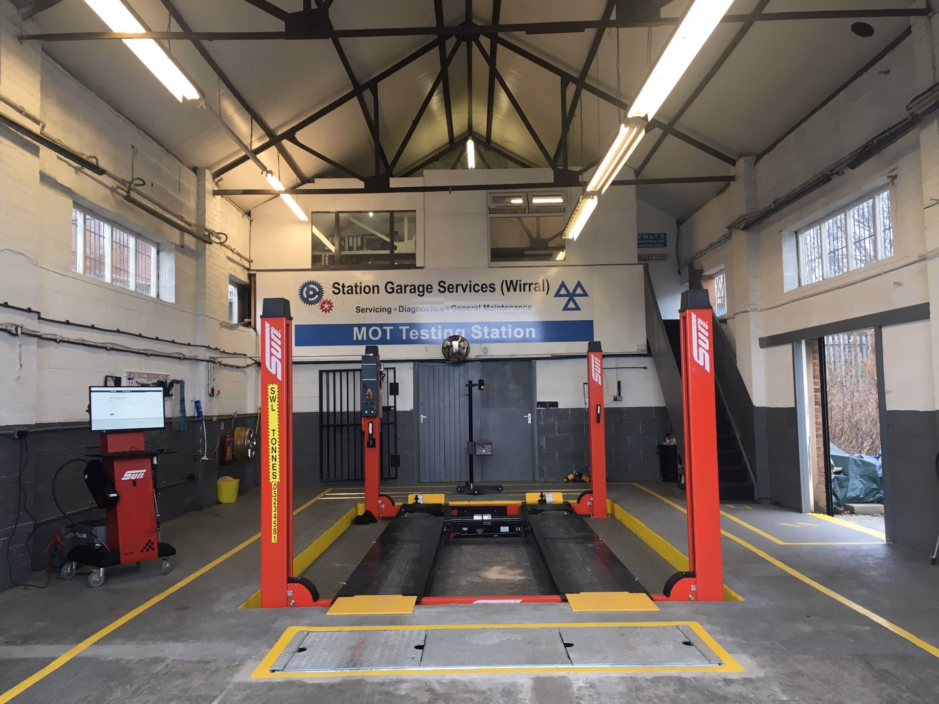 Who is Moreton auto garage?