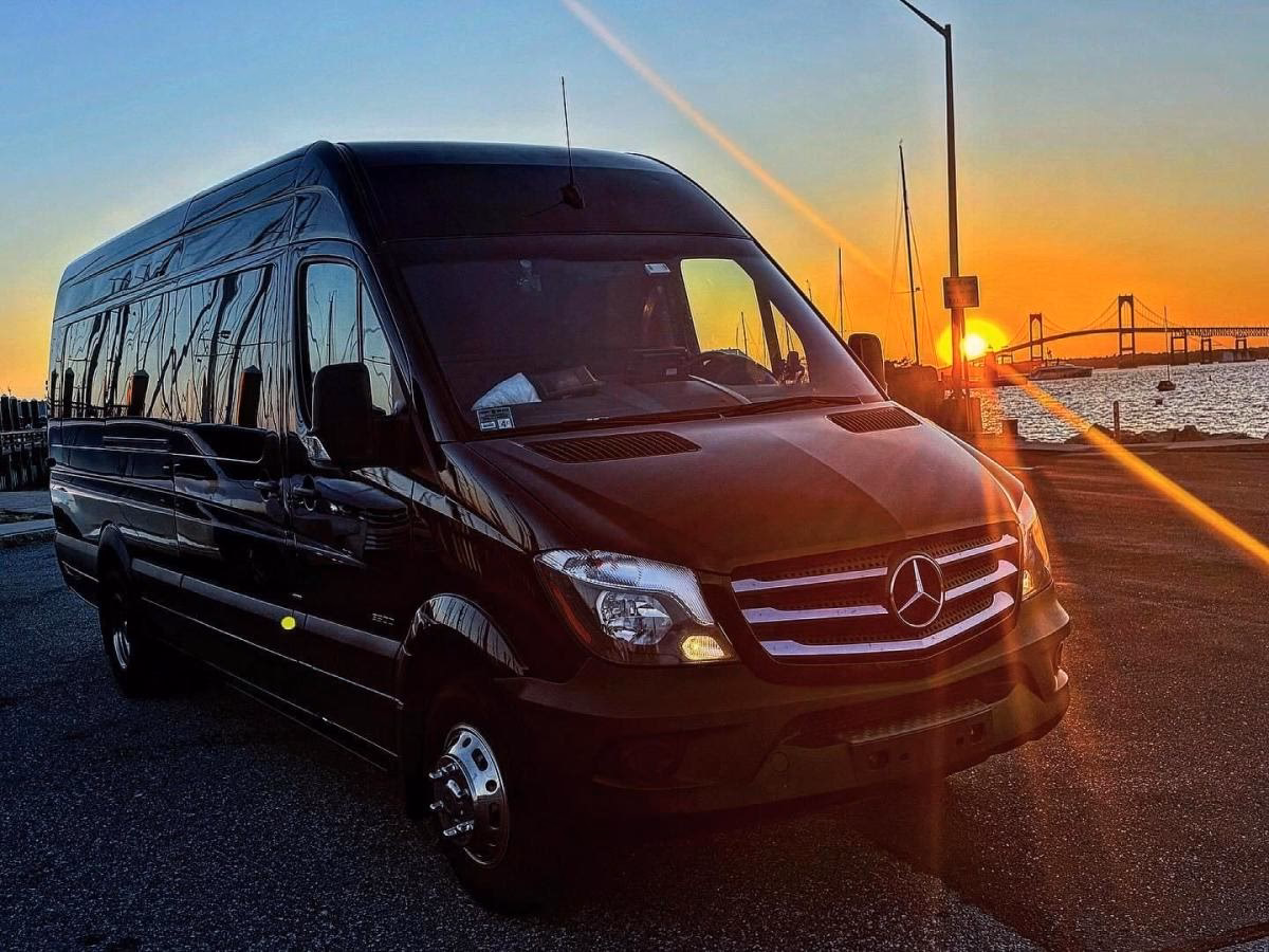 Is there a limousine service in Newport RI?