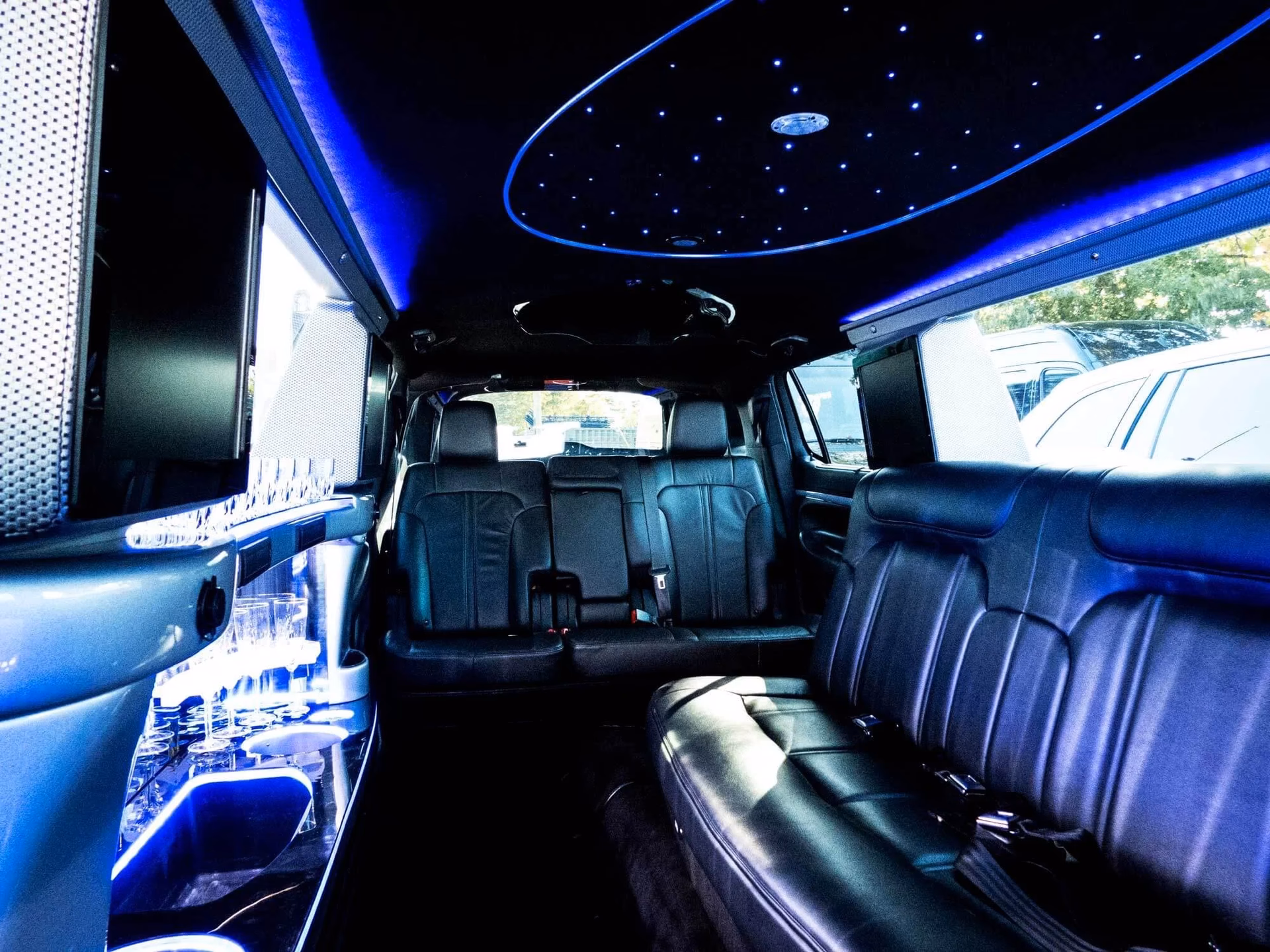 What is J & R Connecticut Limousine Services?
