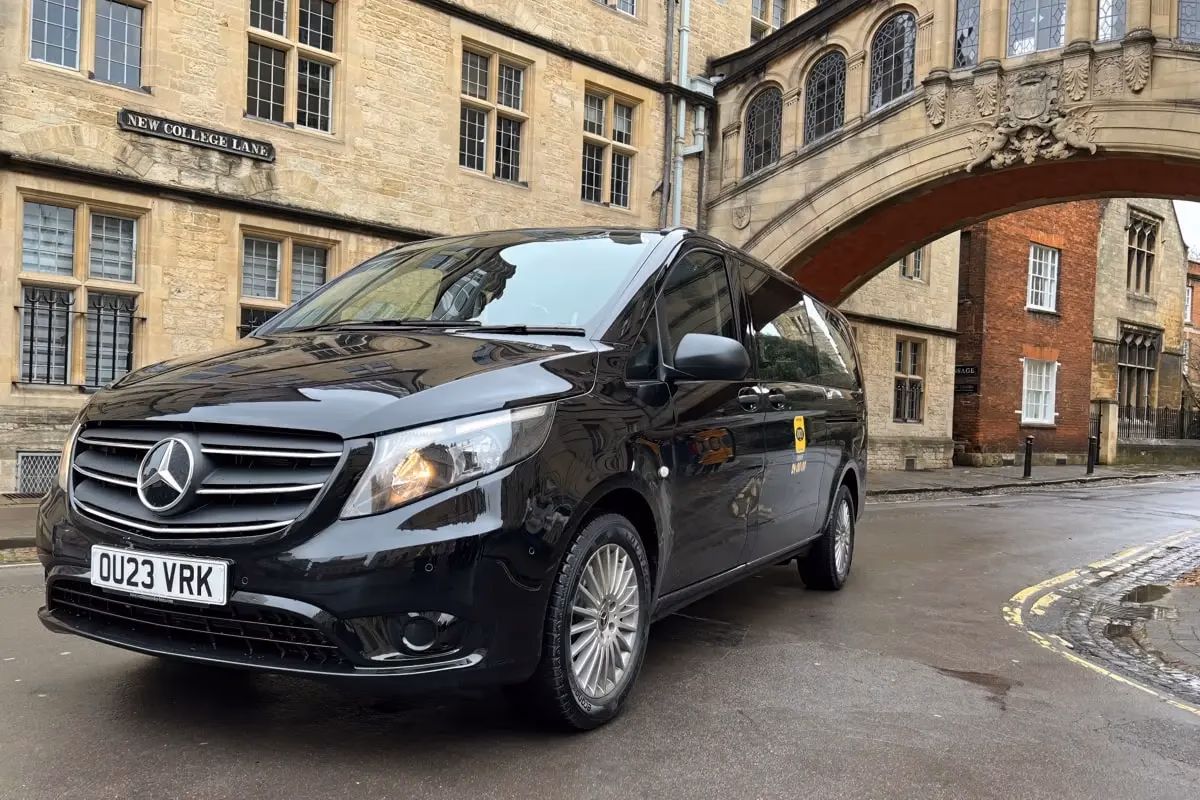 How much does a taxi transfer cost between Oxford and London?