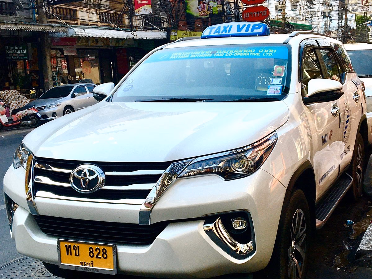 How to hire a car in Pattaya?