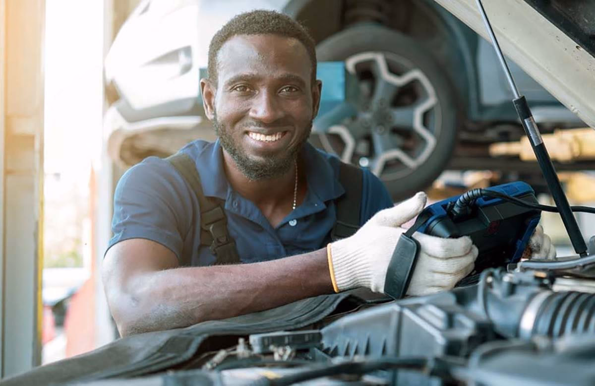 How do I become a vehicle technician in the UK?