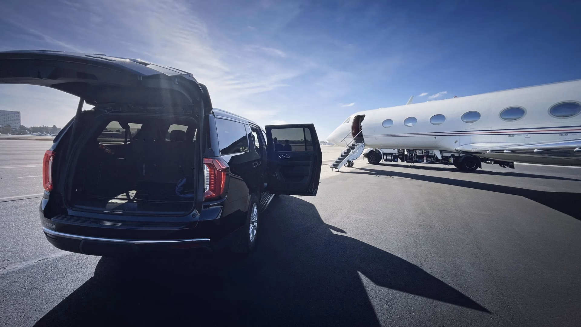 Which Los Angeles airports does tr transportation service?