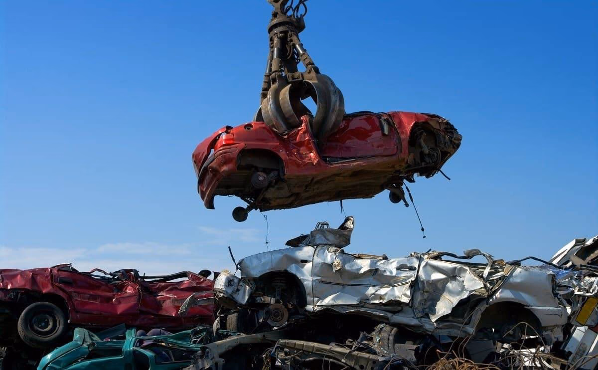 What materials are removed from scrap cars before recycling?