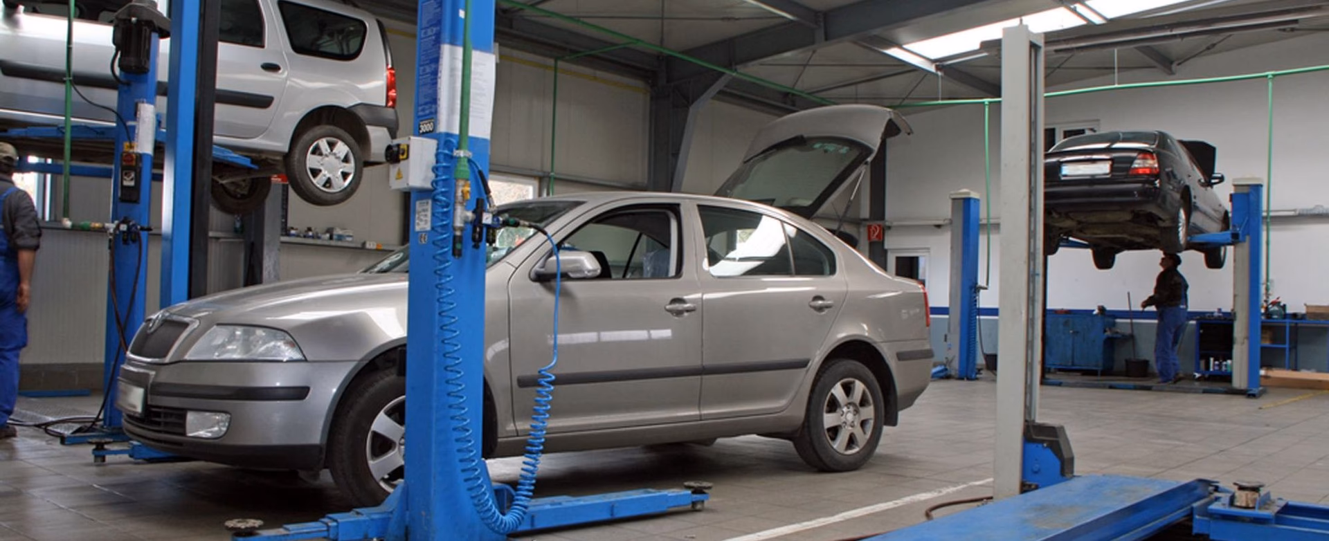 Who is Dorking service centre?