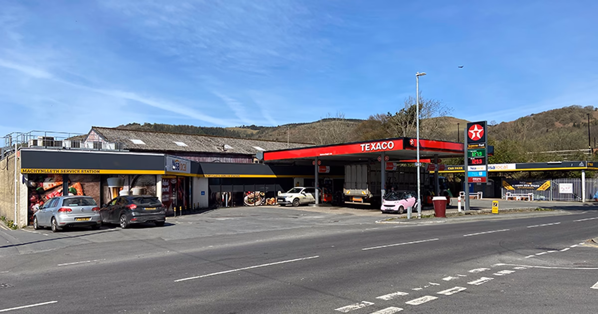 Where can I find the best garage services in Machynlleth?