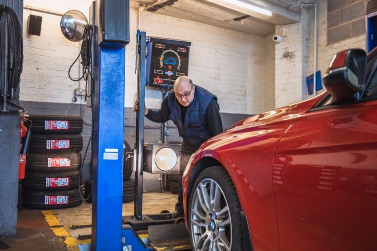 What services does vantage auto services offer in Newcastle-under-Lyme?