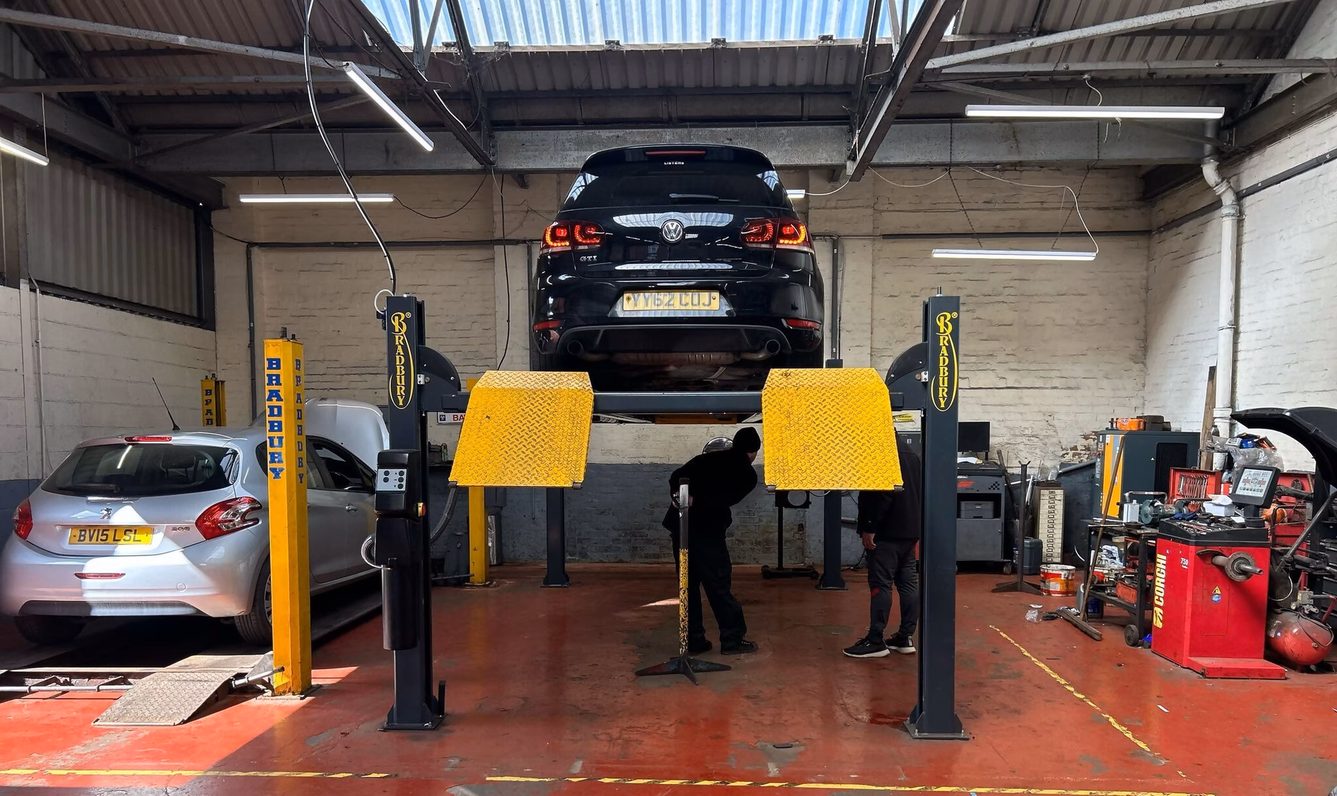 Where can I find a reliable garage in Warwickshire?