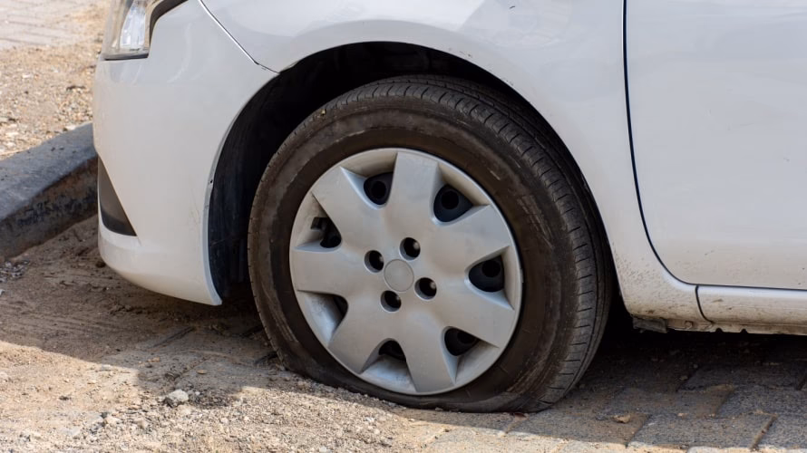 Can a mobile mechanic repair a punctured tyre?