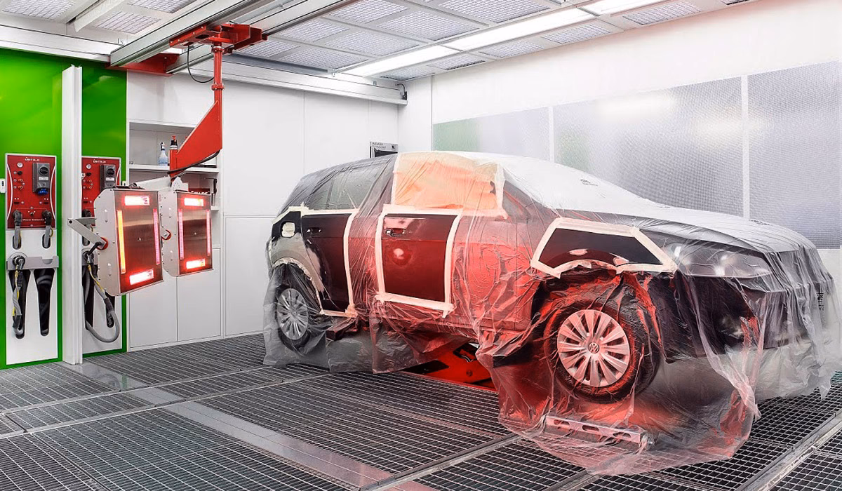 What is a car paint touch up kit?