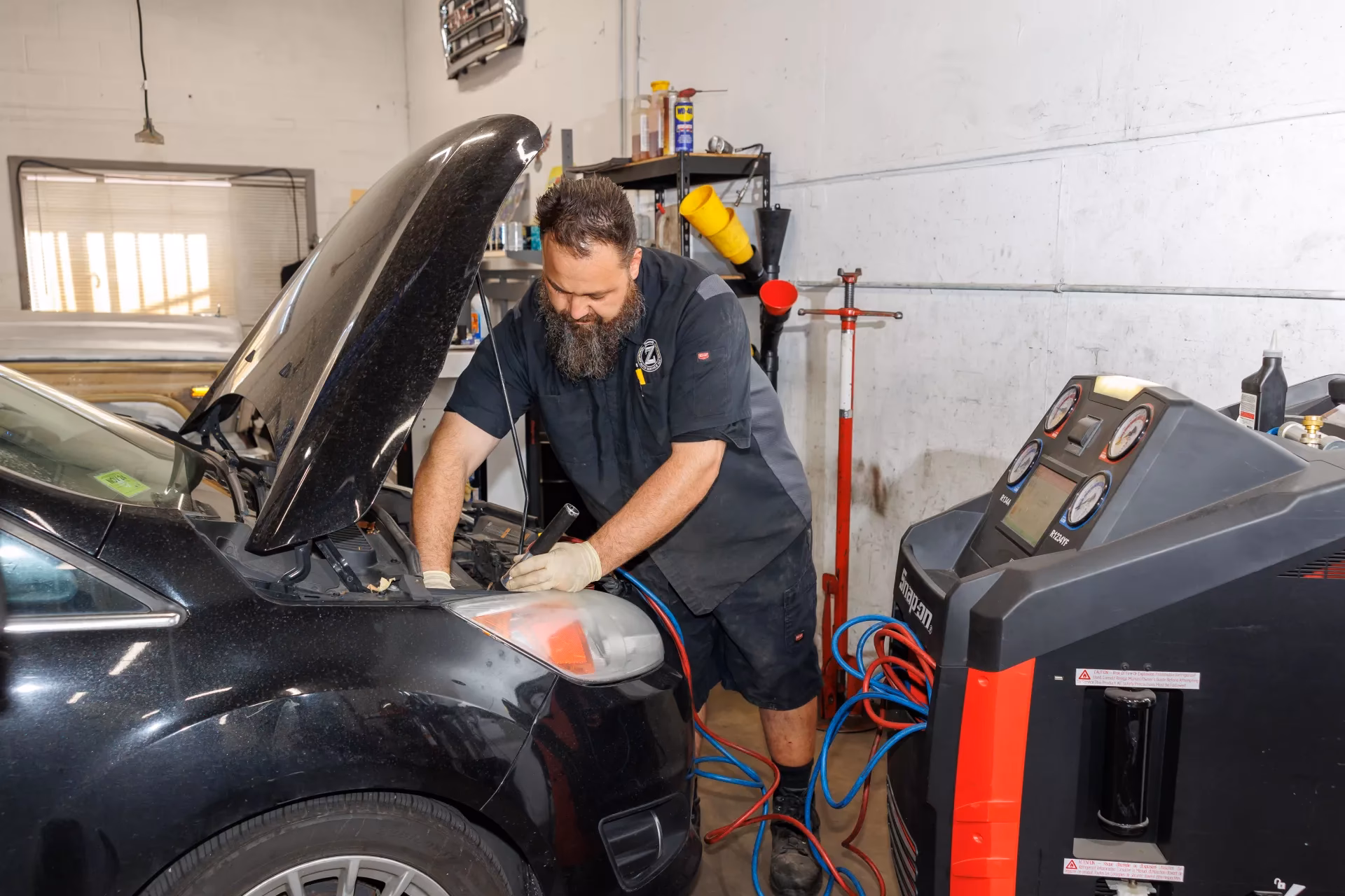 Does tektronic service gearboxes?