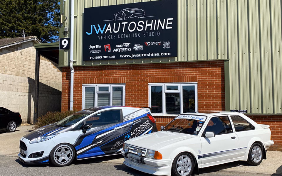 Who is a valet & detailing & valeting company?