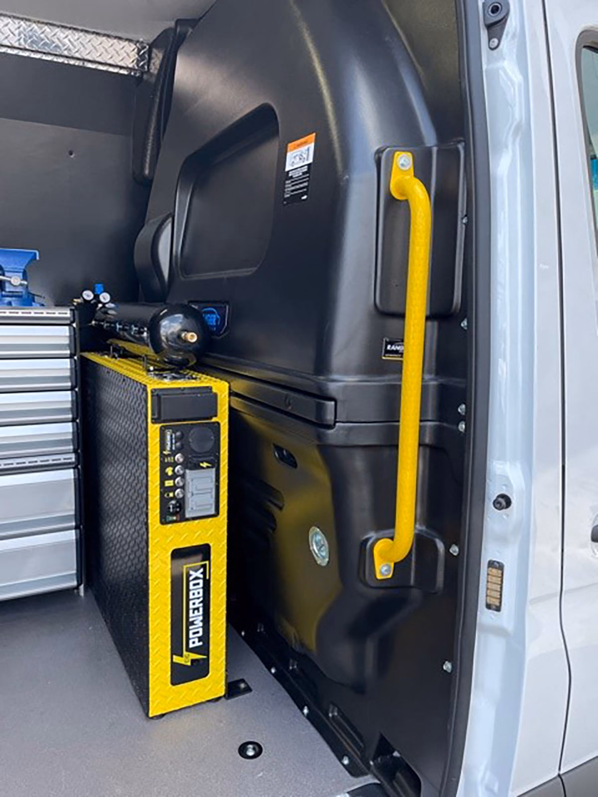 What types of van rental services are available in Edinburgh?