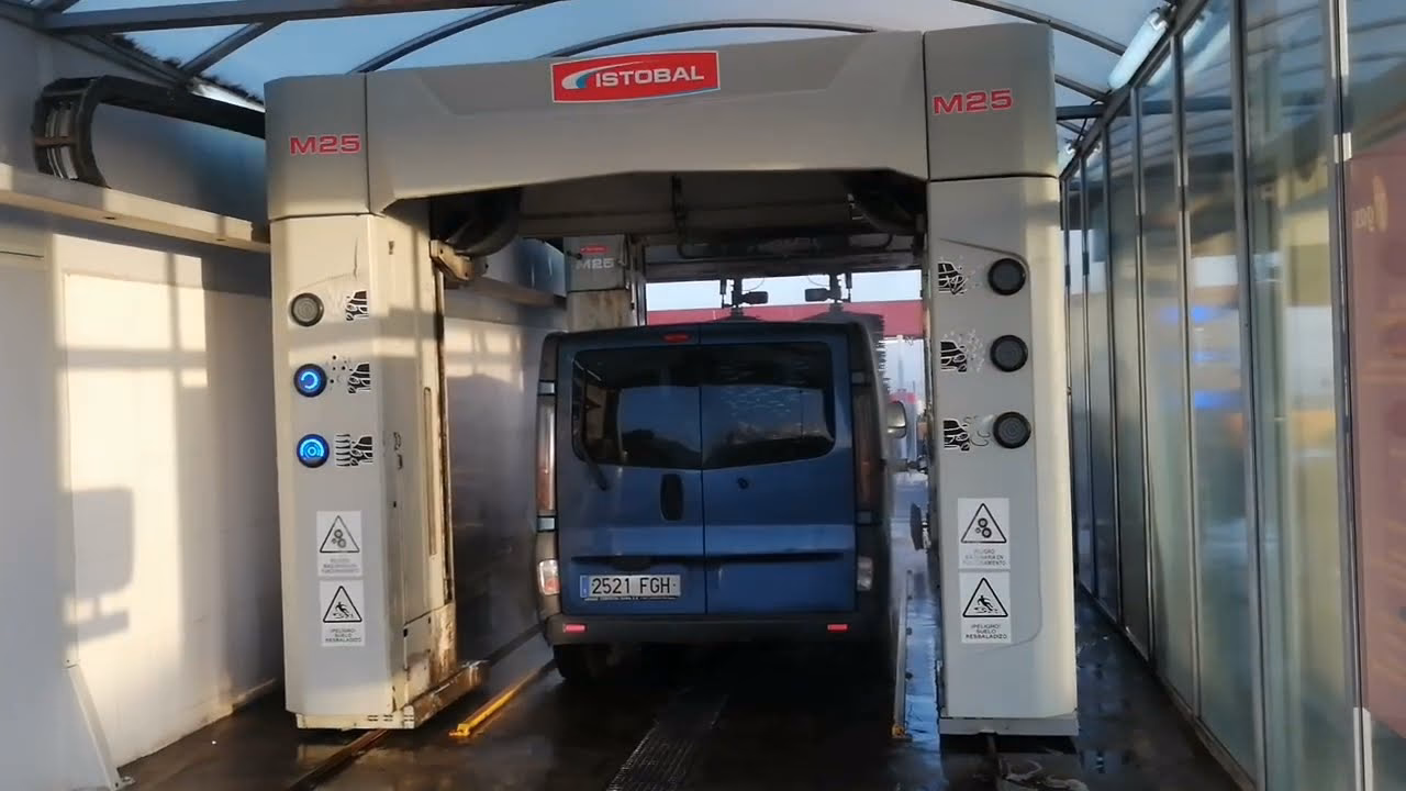 What is a mobile car cleaning service?