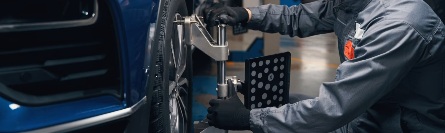 What services does F1 Autocentres Lincoln offer?