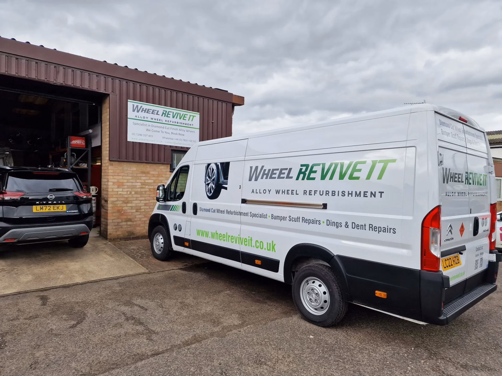 What services does HiQ tyres & Autocare Aylesbury offer?