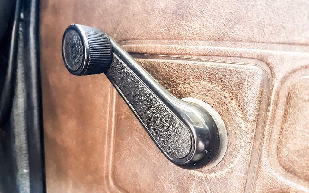 What is window handle replacement & repairs service?