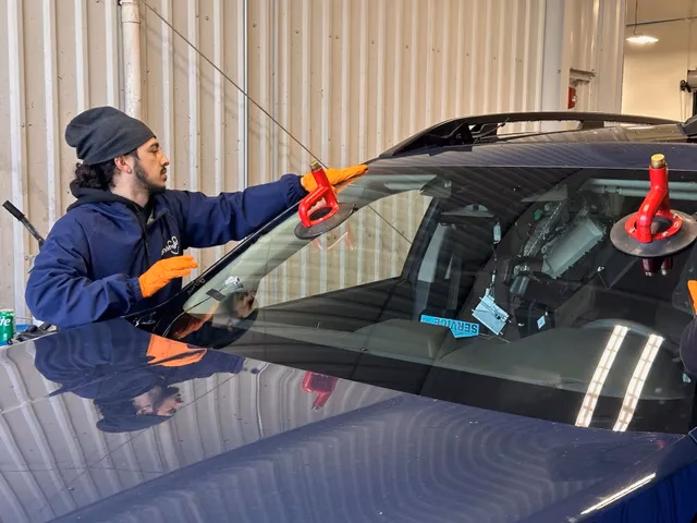 What are people saying about windshield installation & repair services?