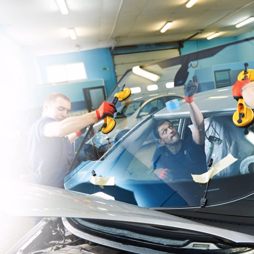 What services does a windscreen repair & replacement service offer?