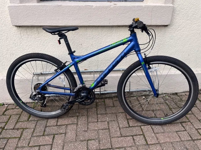 What is a Carrera Parva hybrid bike?