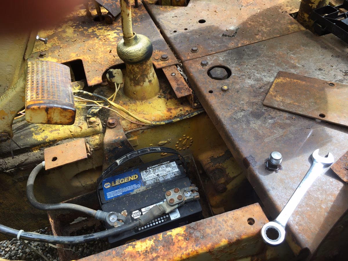 What type of engine does a 2014 Case 580 N have?