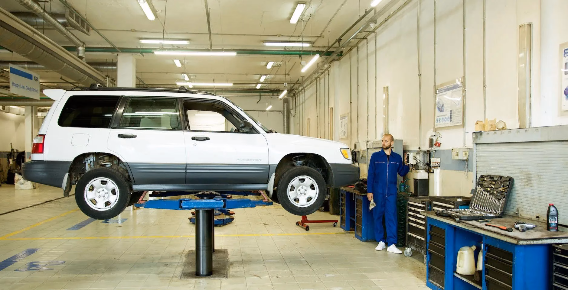 Does Castleton auto repair accept credit cards?