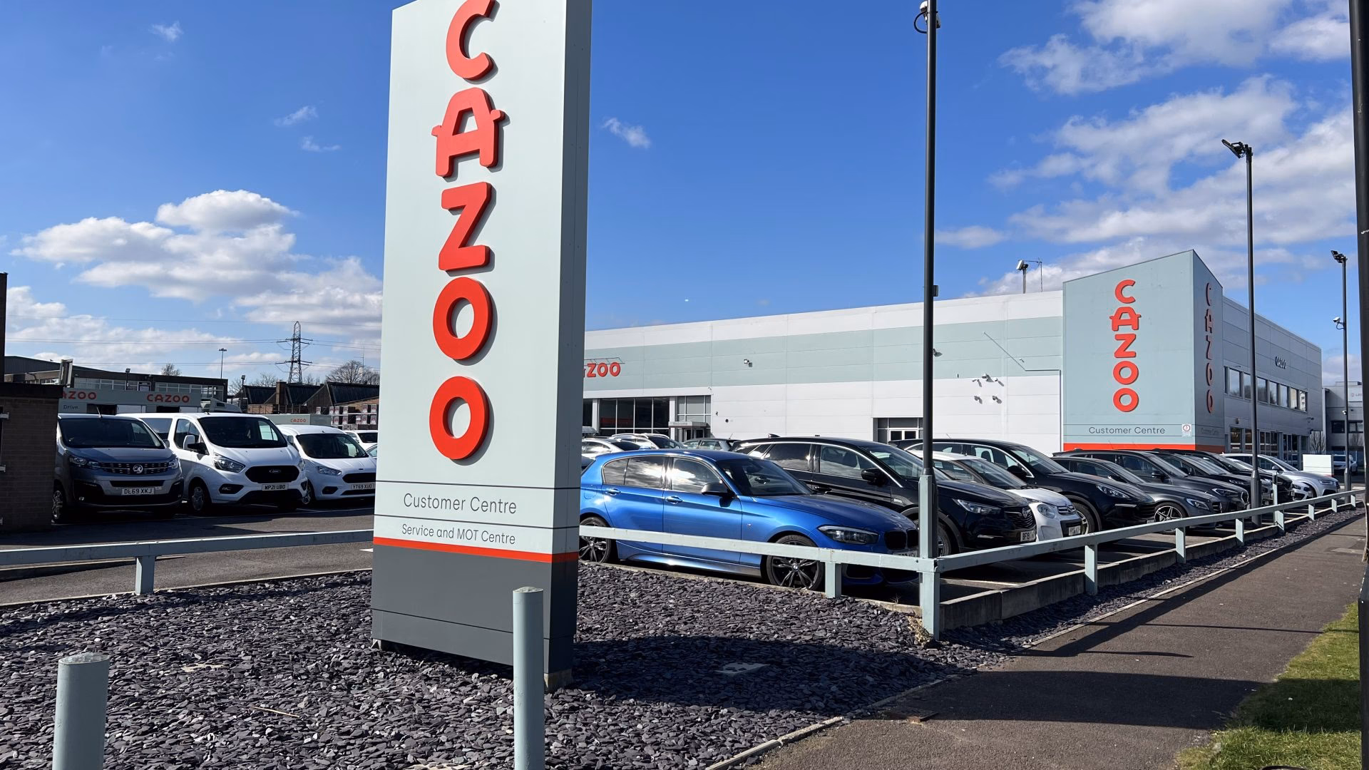 Who will be affected by Cazoo's collapsed used car online store?