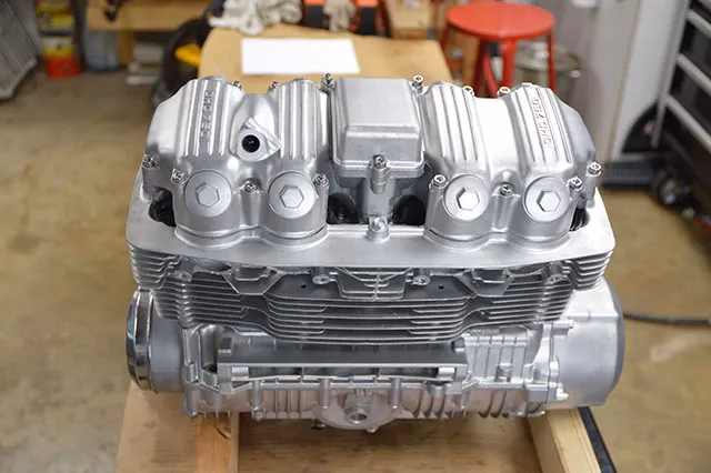 How many valves does the CB750F engine have?
