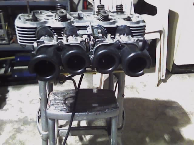 What's the best way to install fuel injectors on a CB750?