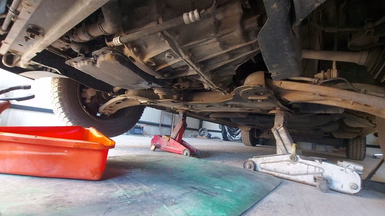 How do I oil a Renault Trafic I platform/chassis (PX)?