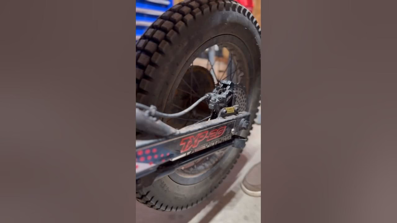 Why do hydraulic brakes outperform mechanical brakes?