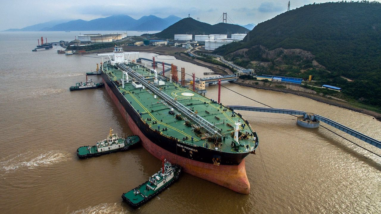 How do transformation leaders amplify culture changes?