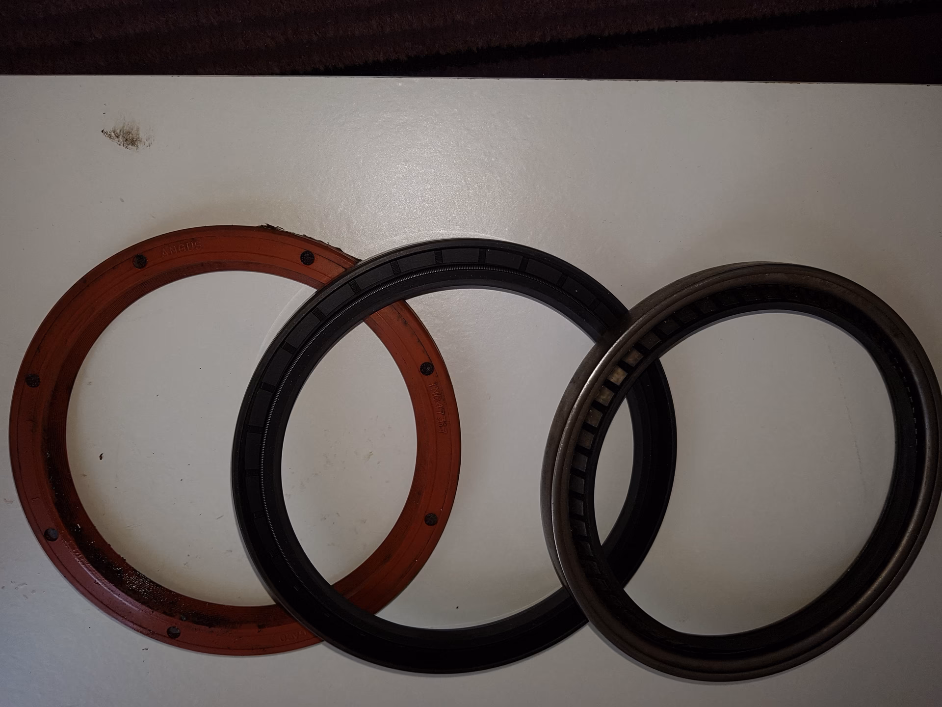 What is a replacement gearbox to transfer box oil seal?