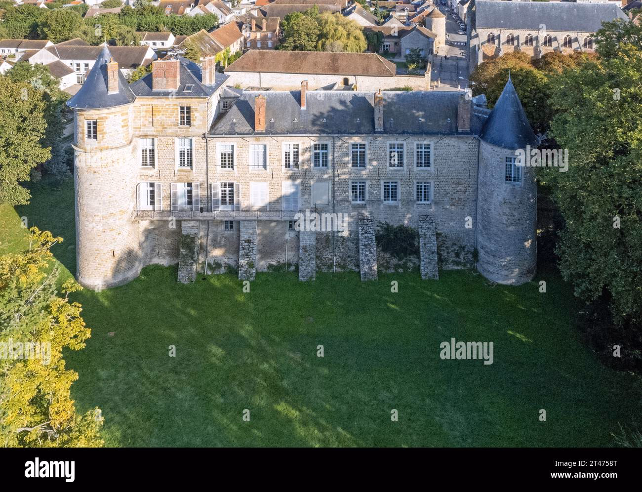 How to book Chateau de la Motte Husson?