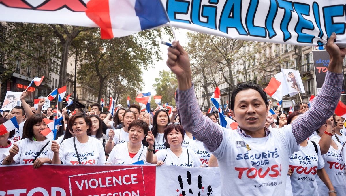 Quels sont les exemples de «bons mots» contre la communauté asiatique ?