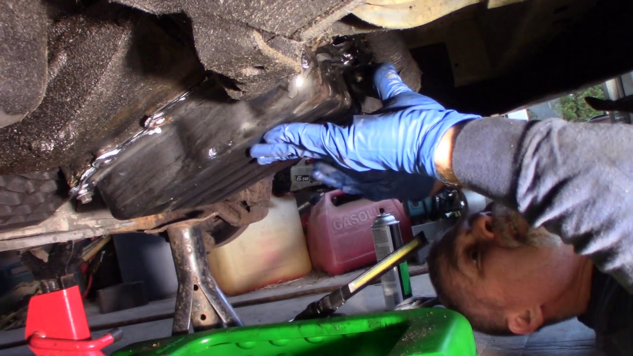 How much oil does a Chrysler Voyager take?