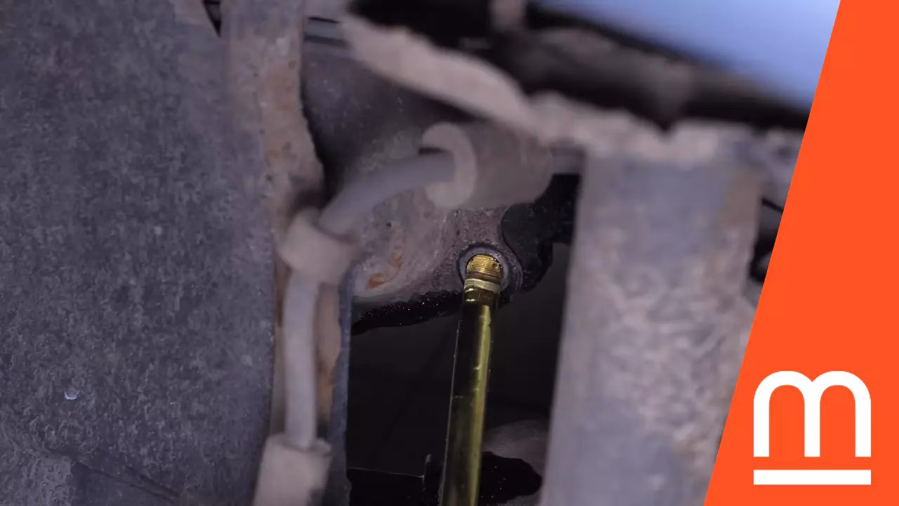 Does gearbox oil deteriorate in the same way as engine oil?