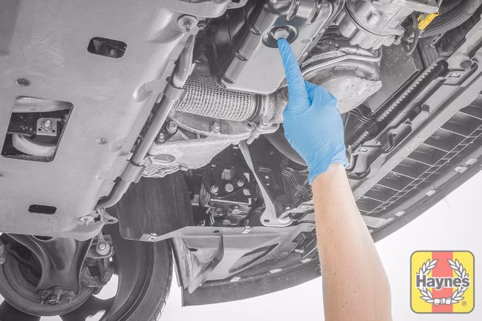 Why does my Citroen DS3 engine oil go black?